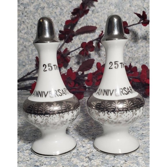 25th Anniversary Salt & Pepper Shakers - Picture 1 of 4